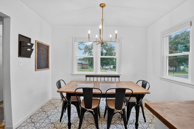1453 Hammond Avenue, Waterloo, IA 50702