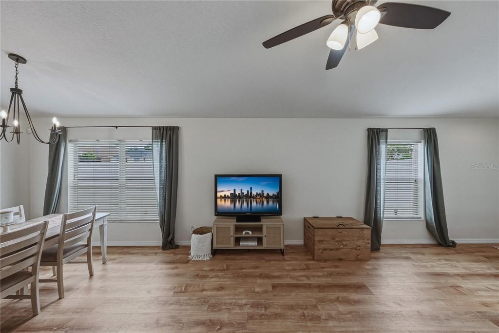 Image 11 of property listing at 8160 CANTERBURY LAKE BOULEVARD, Tampa, FL 33619