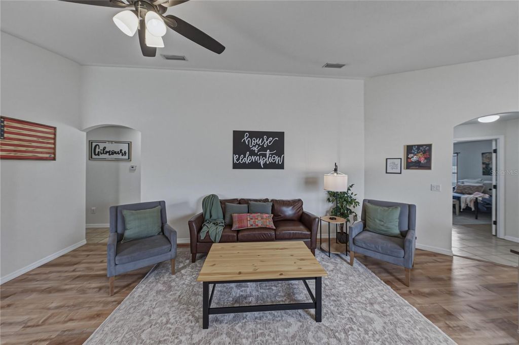 Image 12 of property listing at 8160 CANTERBURY LAKE BOULEVARD, Tampa, FL 33619