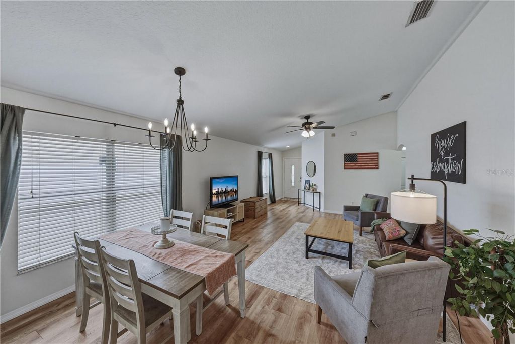 Image 13 of property listing at 8160 CANTERBURY LAKE BOULEVARD, Tampa, FL 33619
