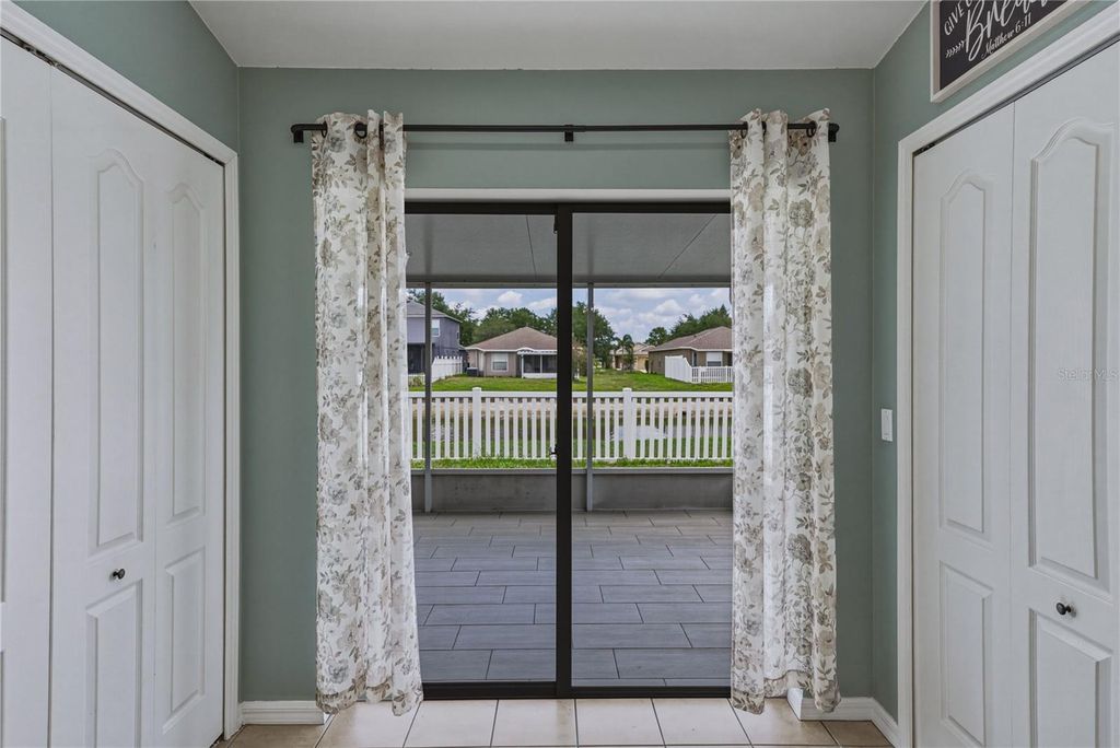 Image 17 of property listing at 8160 CANTERBURY LAKE BOULEVARD, Tampa, FL 33619