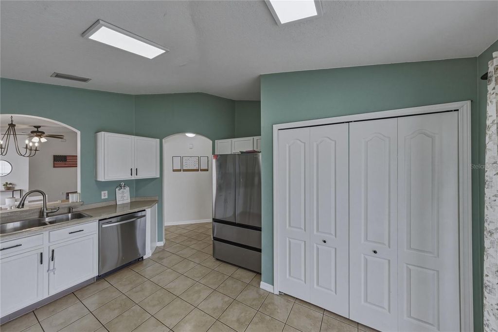Image 21 of property listing at 8160 CANTERBURY LAKE BOULEVARD, Tampa, FL 33619
