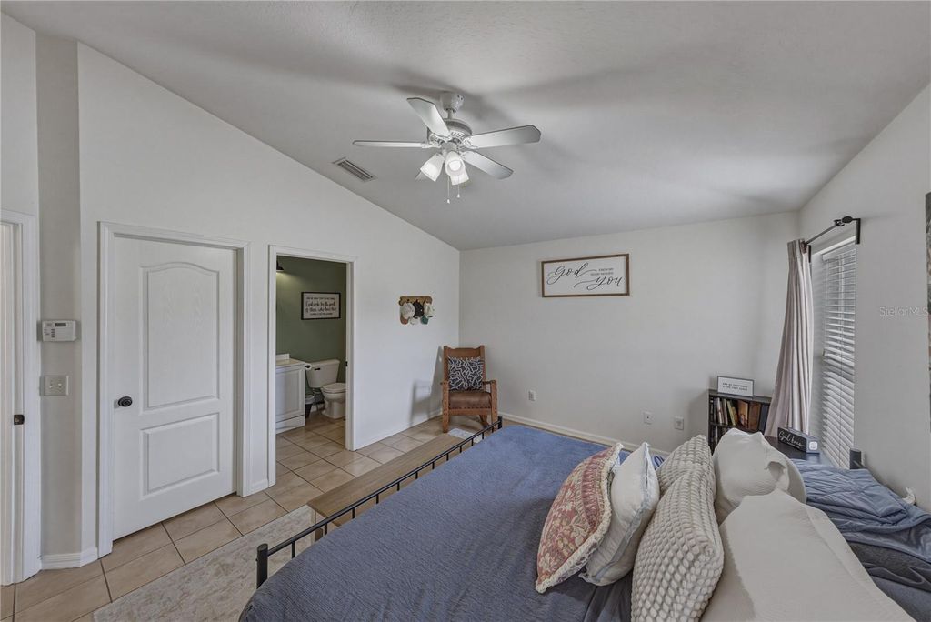 Image 25 of property listing at 8160 CANTERBURY LAKE BOULEVARD, Tampa, FL 33619