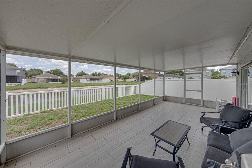 Image 40 of property listing at 8160 CANTERBURY LAKE BOULEVARD, Tampa, FL 33619