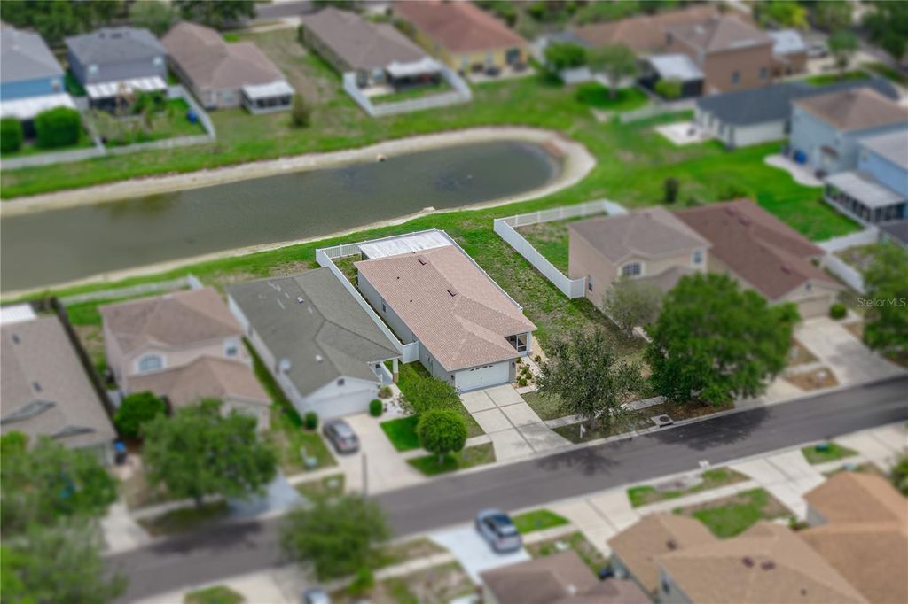 Image 5 of property listing at 8160 CANTERBURY LAKE BOULEVARD, Tampa, FL 33619