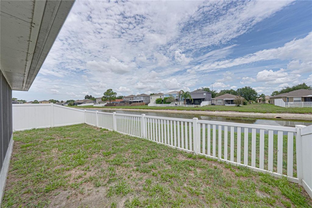 Image 41 of property listing at 8160 CANTERBURY LAKE BOULEVARD, Tampa, FL 33619