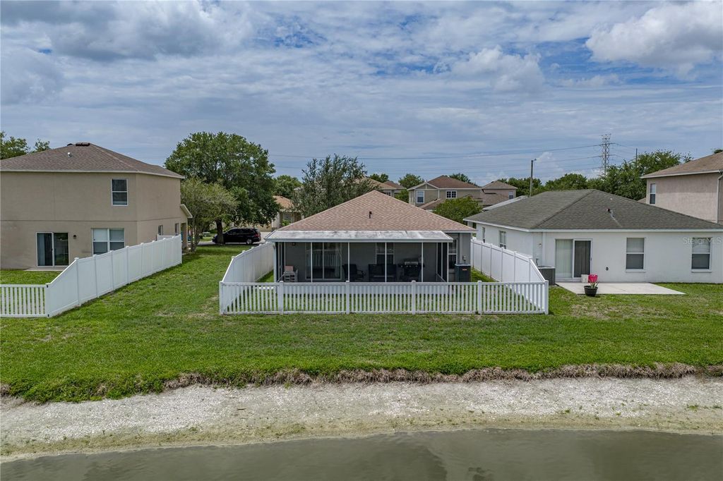 Image 43 of property listing at 8160 CANTERBURY LAKE BOULEVARD, Tampa, FL 33619