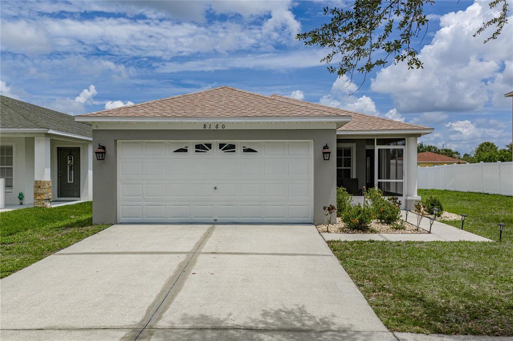 Image 6 of property listing at 8160 CANTERBURY LAKE BOULEVARD, Tampa, FL 33619