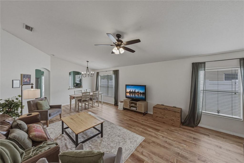Image 10 of property listing at 8160 CANTERBURY LAKE BOULEVARD, Tampa, FL 33619
