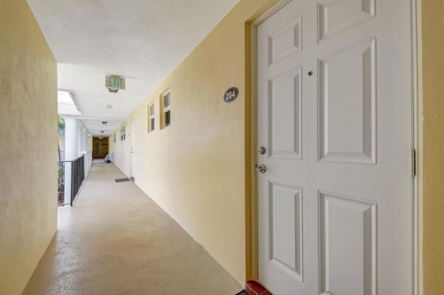 23 Colonial Club Drive 204, Boynton Beach, FL 33435