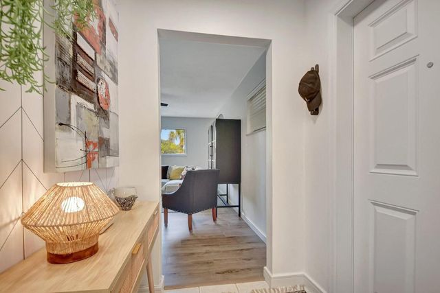 23 Colonial Club Drive 204, Boynton Beach, FL 33435