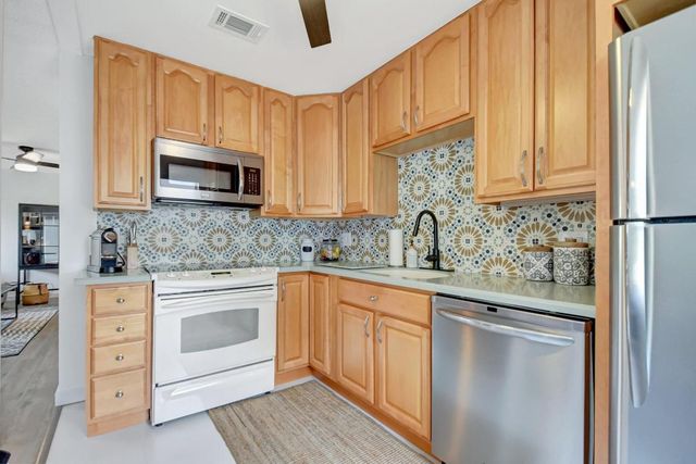 23 Colonial Club Drive 204, Boynton Beach, FL 33435