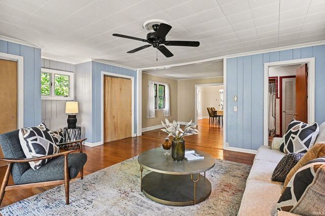 729 S Twyckenham Drive, South Bend, IN 46615