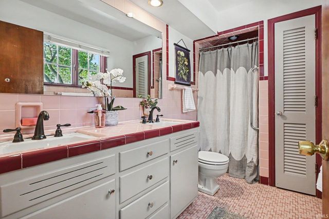 729 S Twyckenham Drive, South Bend, IN 46615