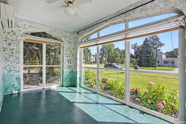 729 S Twyckenham Drive, South Bend, IN 46615