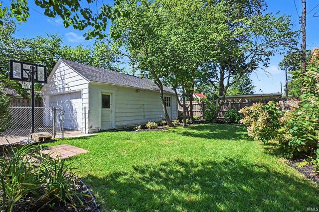 729 S Twyckenham Drive, South Bend, IN 46615