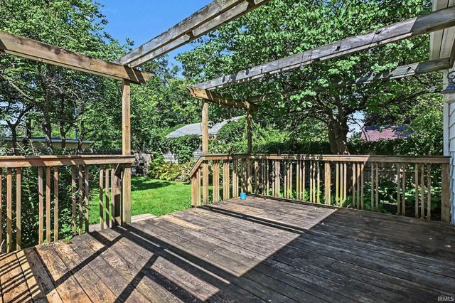 729 S Twyckenham Drive, South Bend, IN 46615