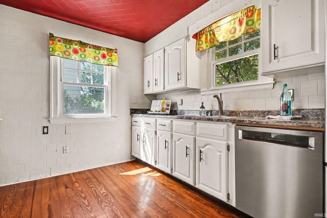 729 S Twyckenham Drive, South Bend, IN 46615