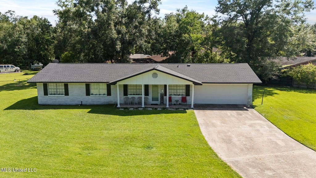 4113 Crestwood Circle, Moss Point, MS 39563
