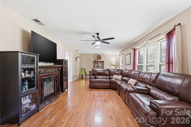 125 Southwood Park Road, Mooresville, NC 28117