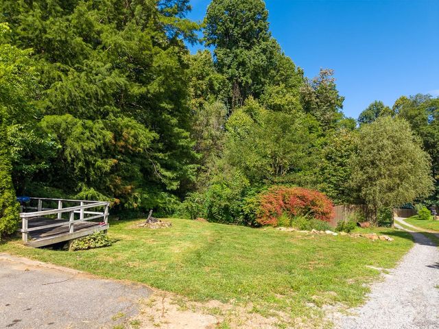 80 Nature Lane, Waynesville, NC 28786