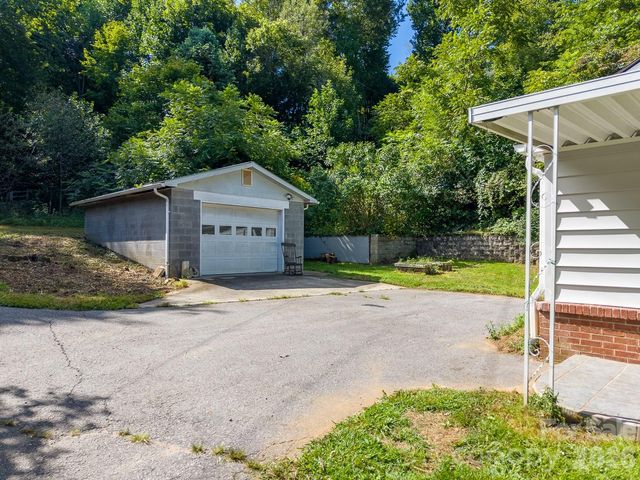 80 Nature Lane, Waynesville, NC 28786