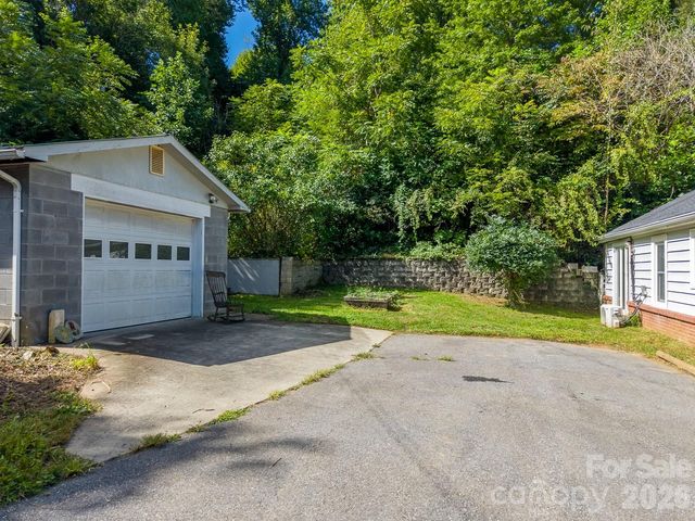 80 Nature Lane, Waynesville, NC 28786