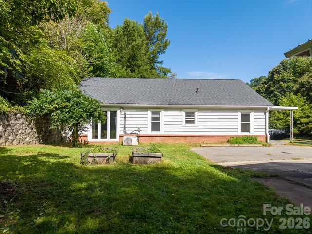 80 Nature Lane, Waynesville, NC 28786