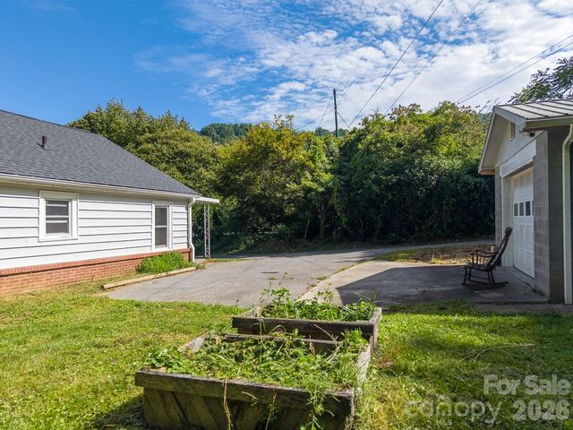80 Nature Lane, Waynesville, NC 28786