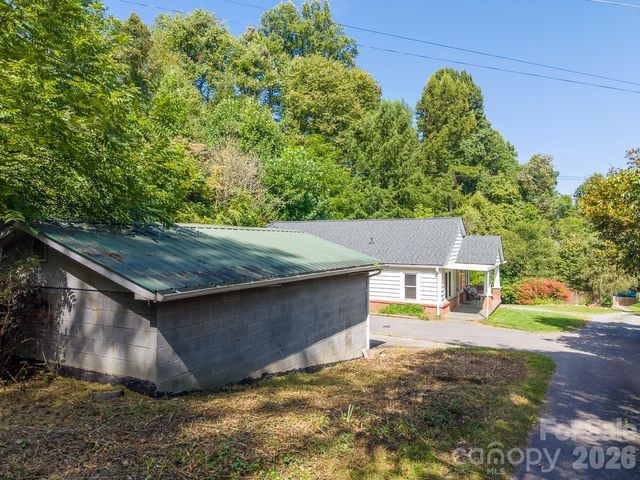 80 Nature Lane, Waynesville, NC 28786