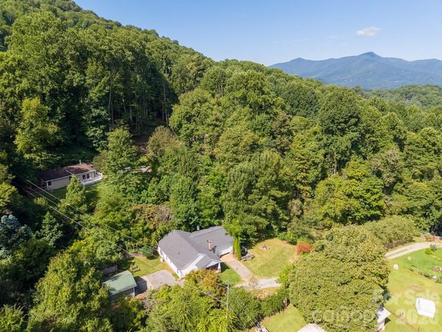 80 Nature Lane, Waynesville, NC 28786