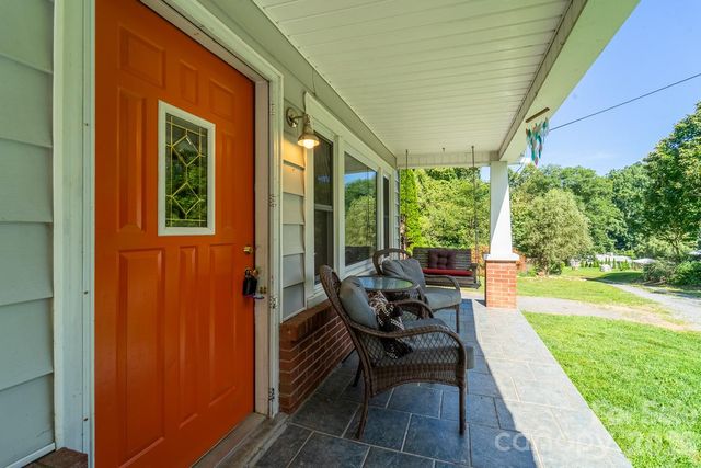 80 Nature Lane, Waynesville, NC 28786
