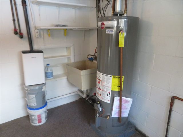 280 Rockdale Rd, Penn Twp, PA 16002