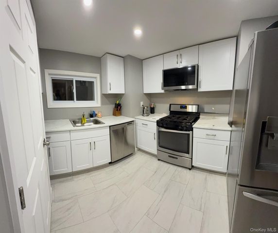 21 Locust Avenue, Amityville, NY 11701