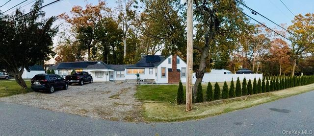 21 Locust Avenue, Amityville, NY 11701
