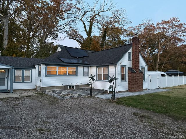 21 Locust Avenue, Amityville, NY 11701