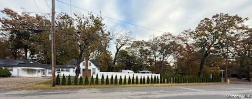 21 Locust Avenue, Amityville, NY 11701
