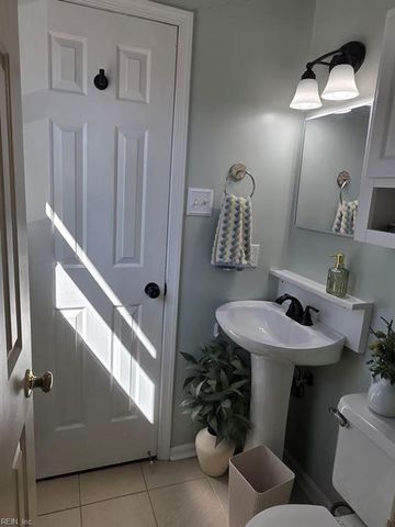 1399 Mercer Road RD, Gloucester Point, VA 23062