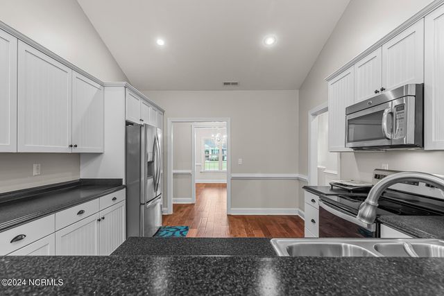 427 Candlewood Drive, Jacksonville, NC 28540