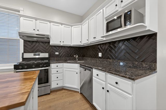 835 N Maplewood Avenue 1F, Chicago, IL 60622