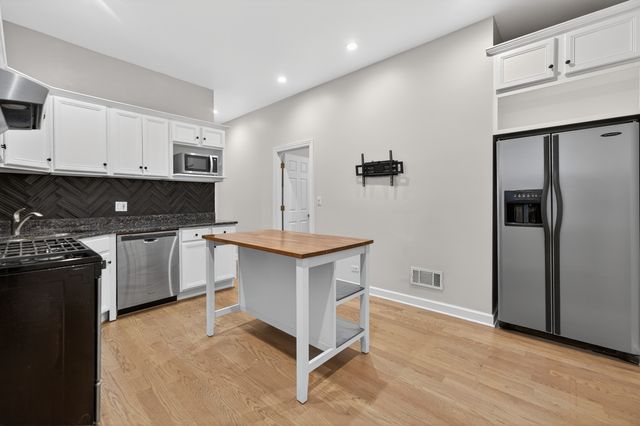 835 N Maplewood Avenue 1F, Chicago, IL 60622