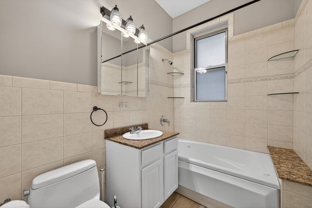 835 N Maplewood Avenue 1F, Chicago, IL 60622