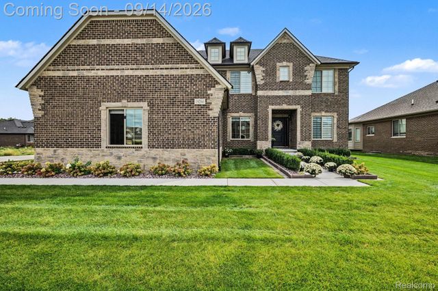 19266 Thompson Drive, Macomb Township, MI 48042