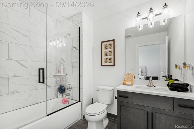 19266 Thompson Drive, Macomb Township, MI 48042