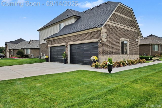 19266 Thompson Drive, Macomb Township, MI 48042
