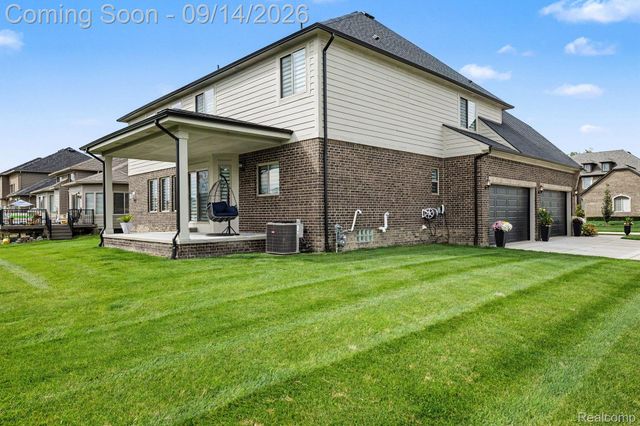 19266 Thompson Drive, Macomb Township, MI 48042