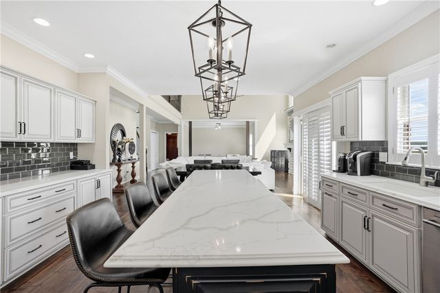306 Hedgerow Dr, Peters Twp, PA 15367