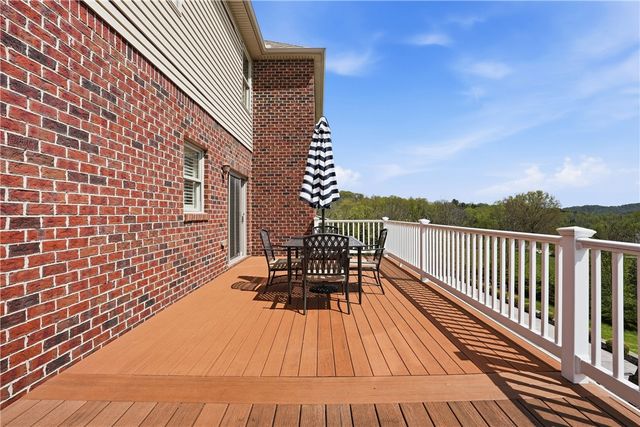 306 Hedgerow Dr, Peters Twp, PA 15367