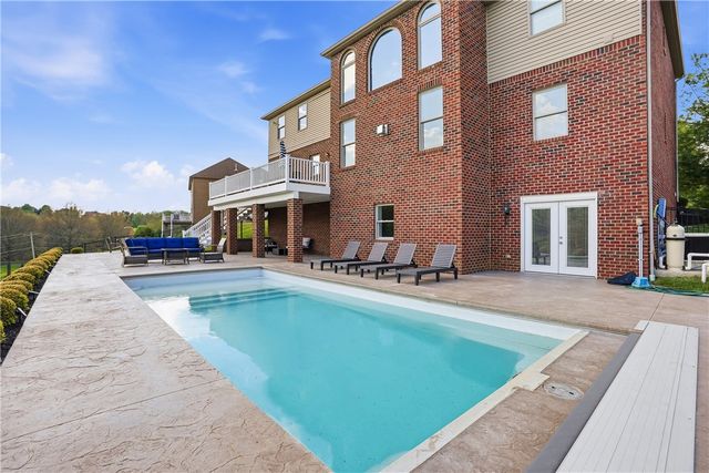 306 Hedgerow Dr, Peters Twp, PA 15367