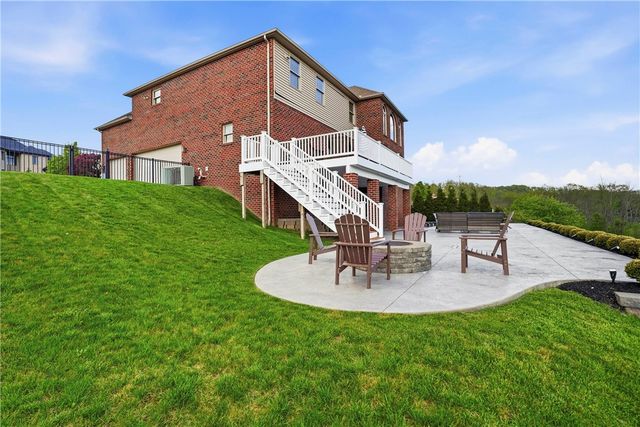 306 Hedgerow Dr, Peters Twp, PA 15367